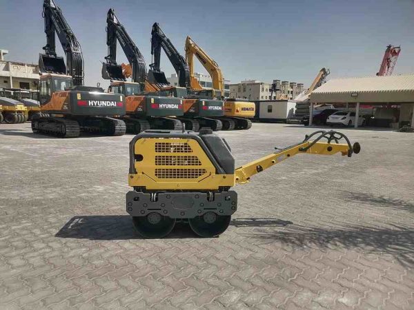 0.71 TON WALK BIHIND ROLLER WACKER RD7