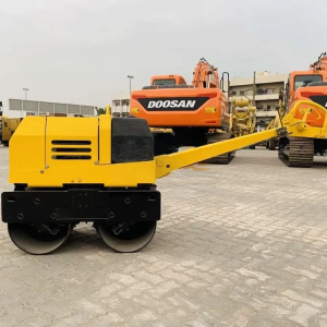 0.71 TON WALK BIHIND ROLLER WACKER RD7