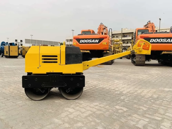 0.71 TON WALK BIHIND ROLLER WACKER RD7